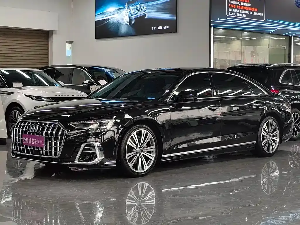 Audi A8 — фото 1