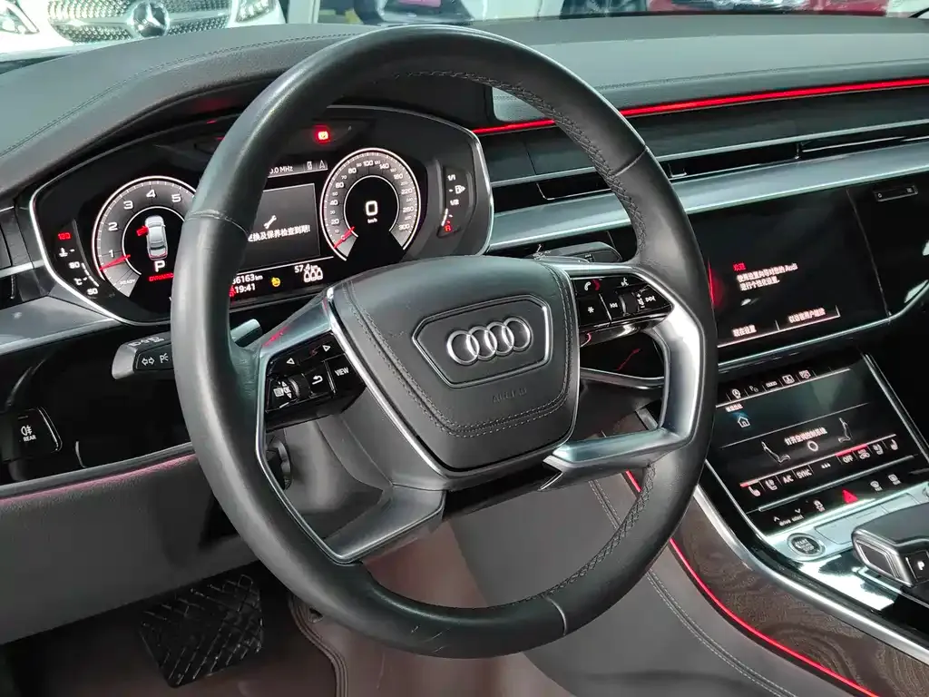 Audi A8 — фото 3
