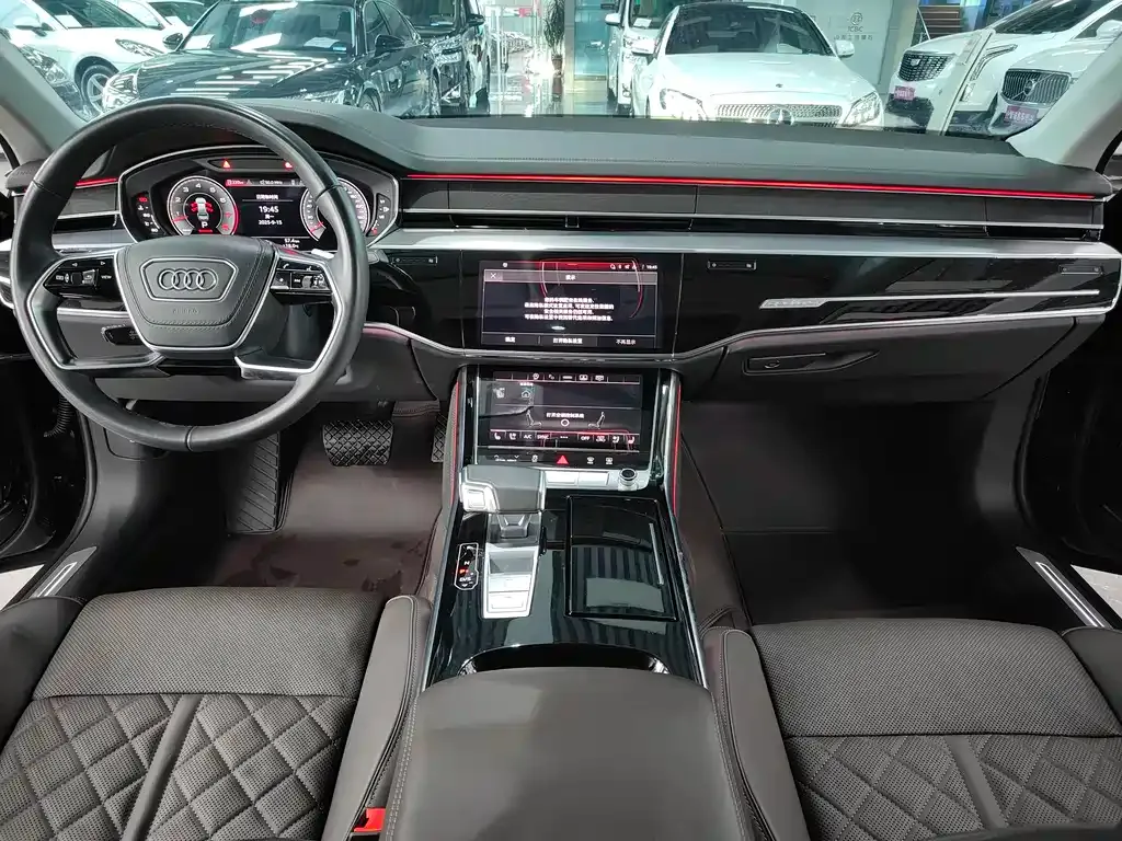 Audi A8 — фото 6