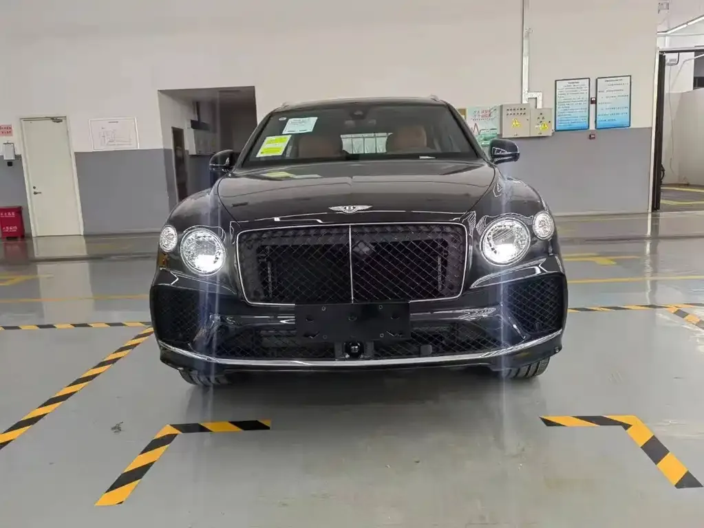 Bentley Bentayga — фото 1