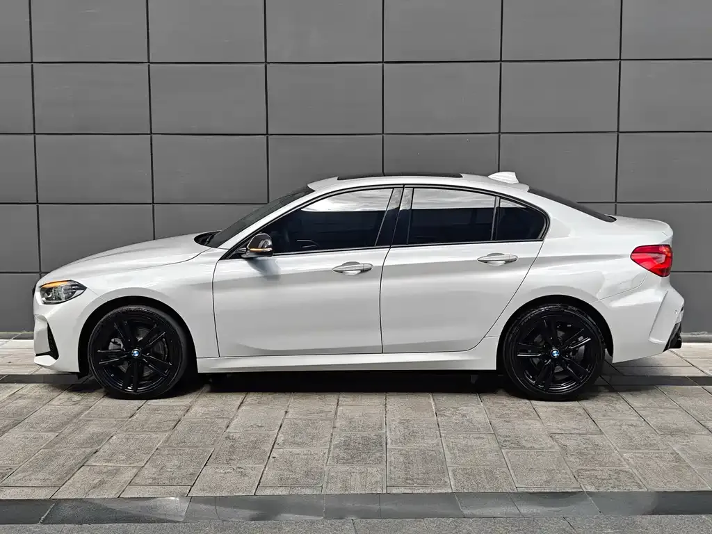 BMW 1 Series 2021 из CN, фото 3