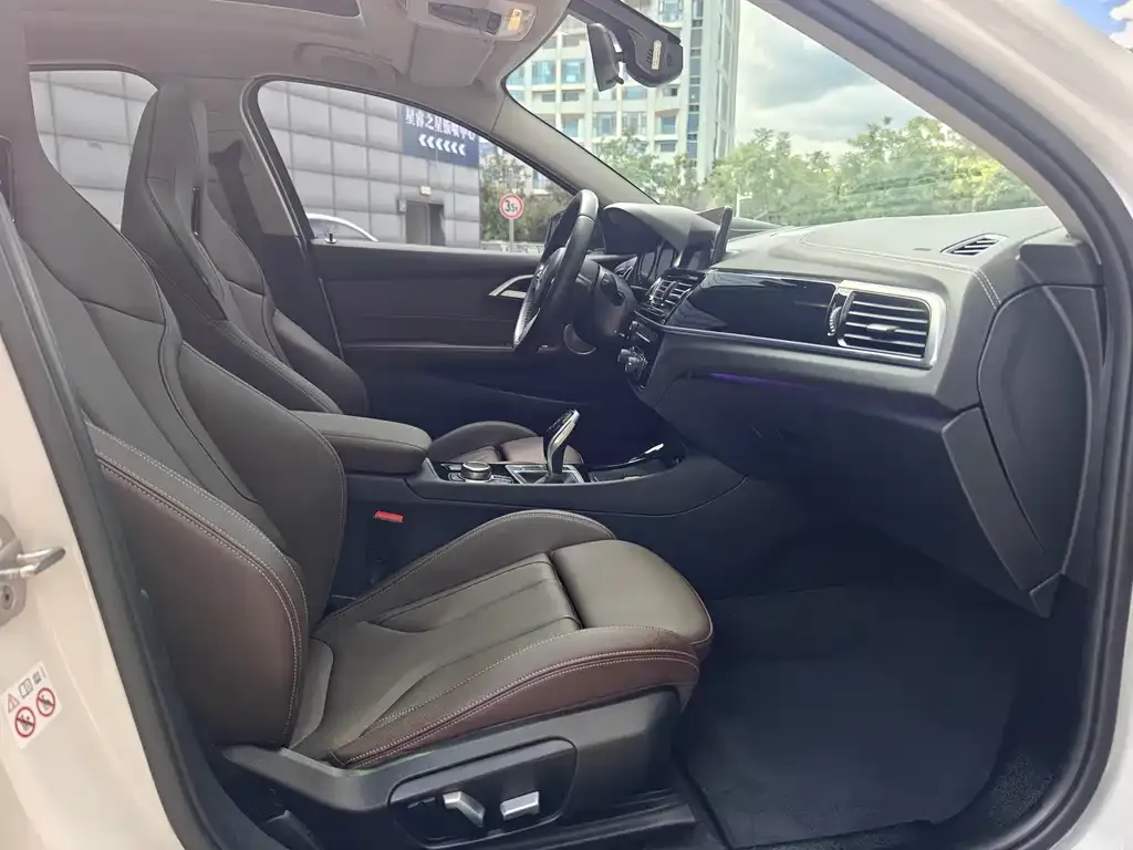 BMW 1 Series 2021 из CN, фото 9