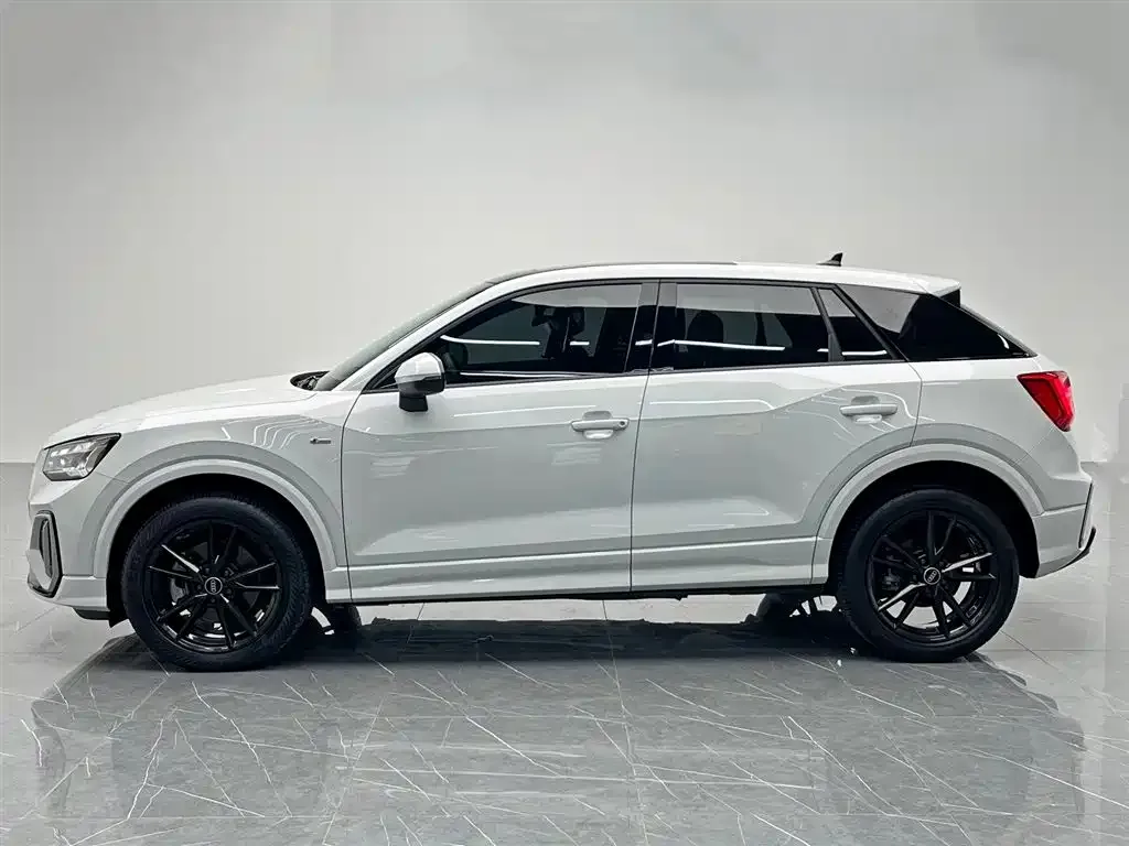 Audi Q2L 2024 из CN, фото 3