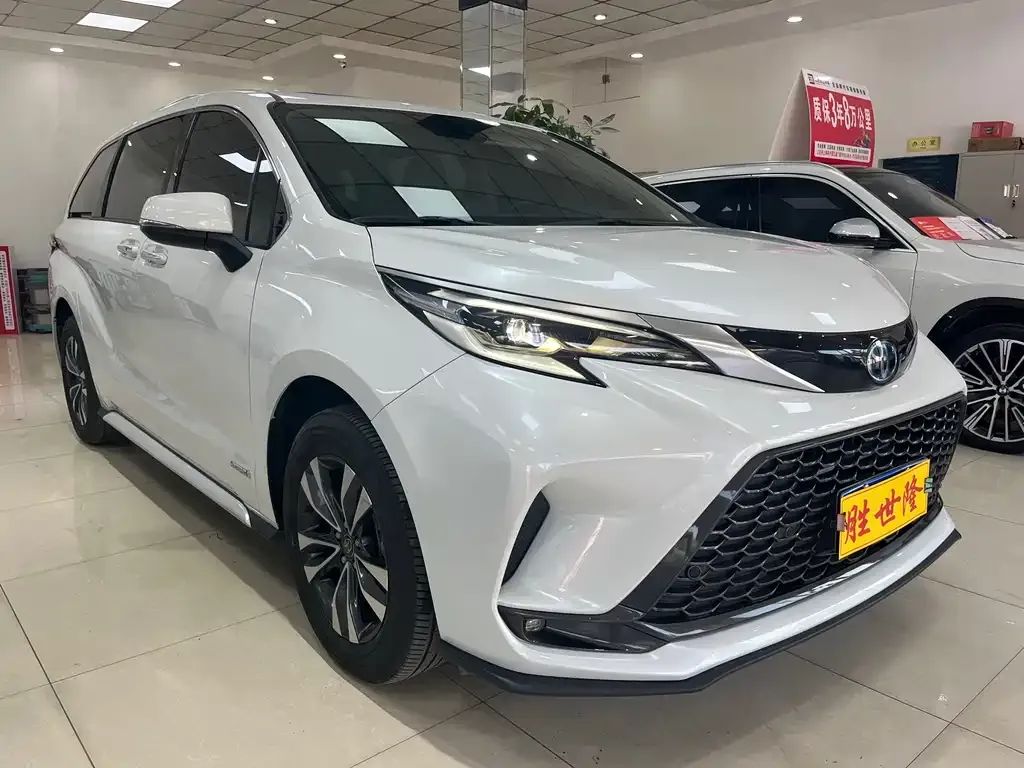 Toyota Granvia 2023 из CN, фото 2