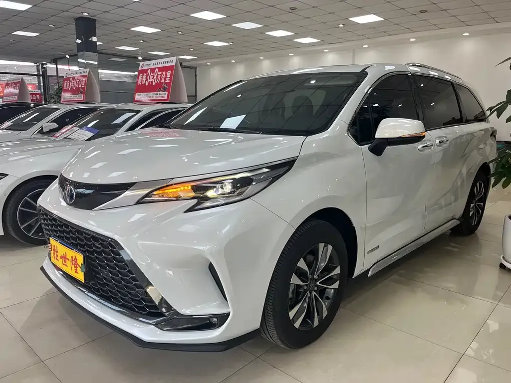 Toyota Granvia 2023 из CN, фото 3