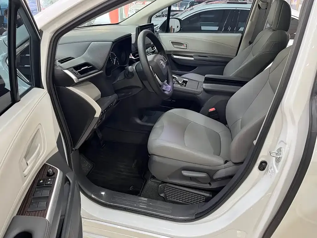 Toyota Granvia 2023 из CN, фото 6