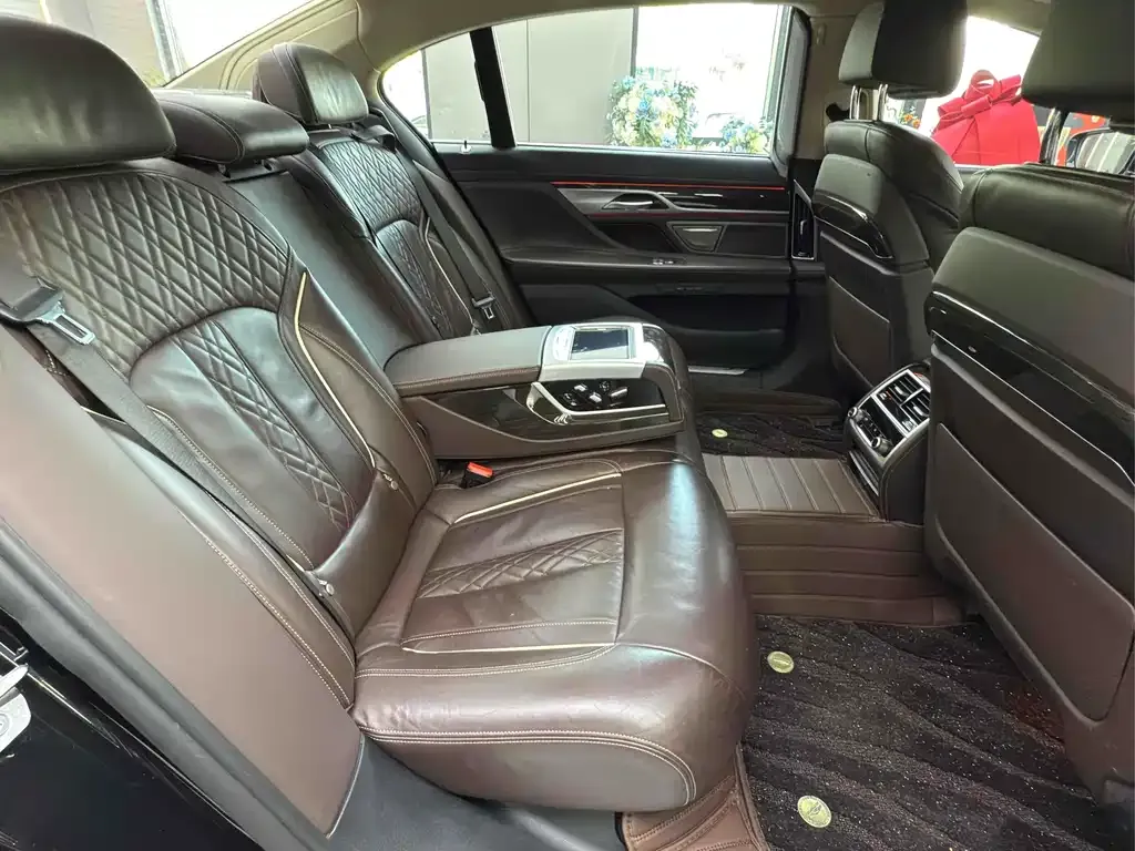 BMW 7 Series 2022 из CN, фото 8
