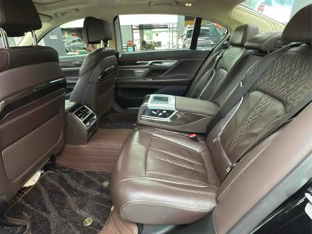 BMW 7 Series 2022 из CN, фото 9