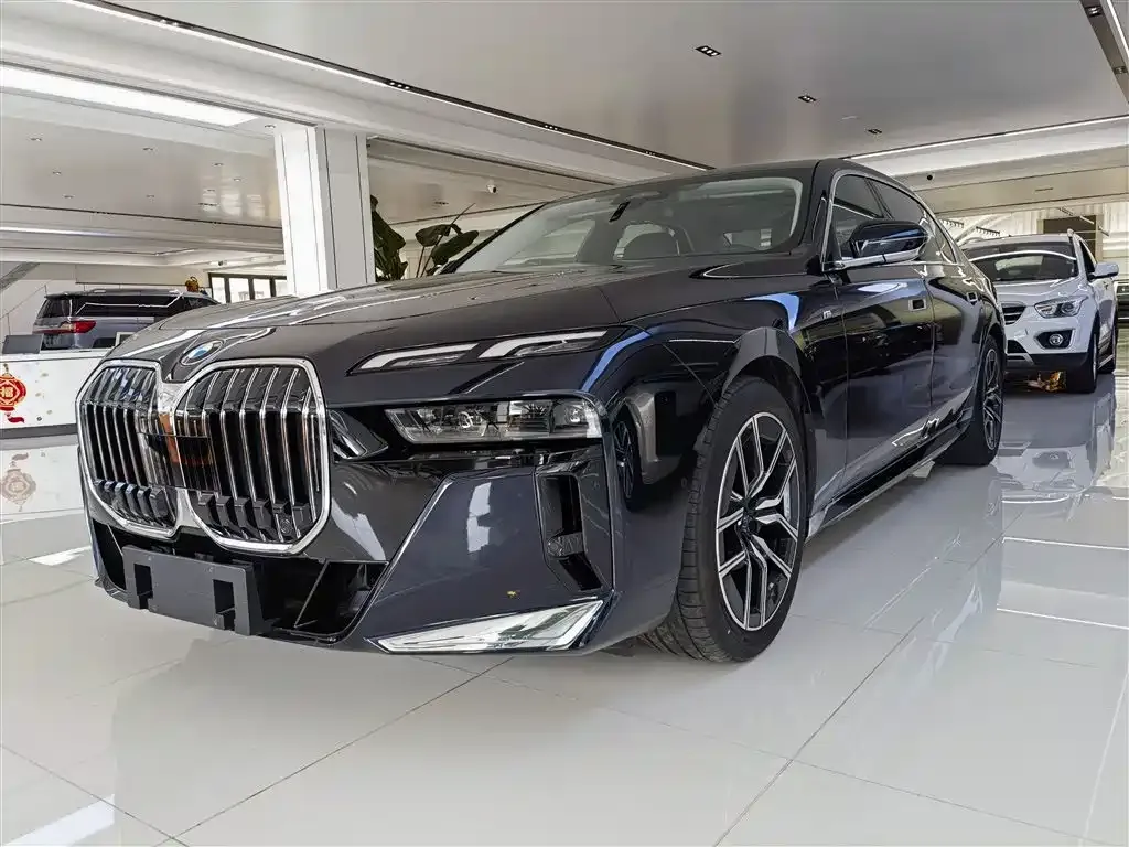 BMW 7 Series — фото 1