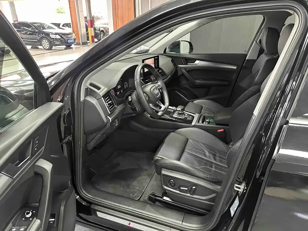 Audi Q5L 2022 из CN, фото 3