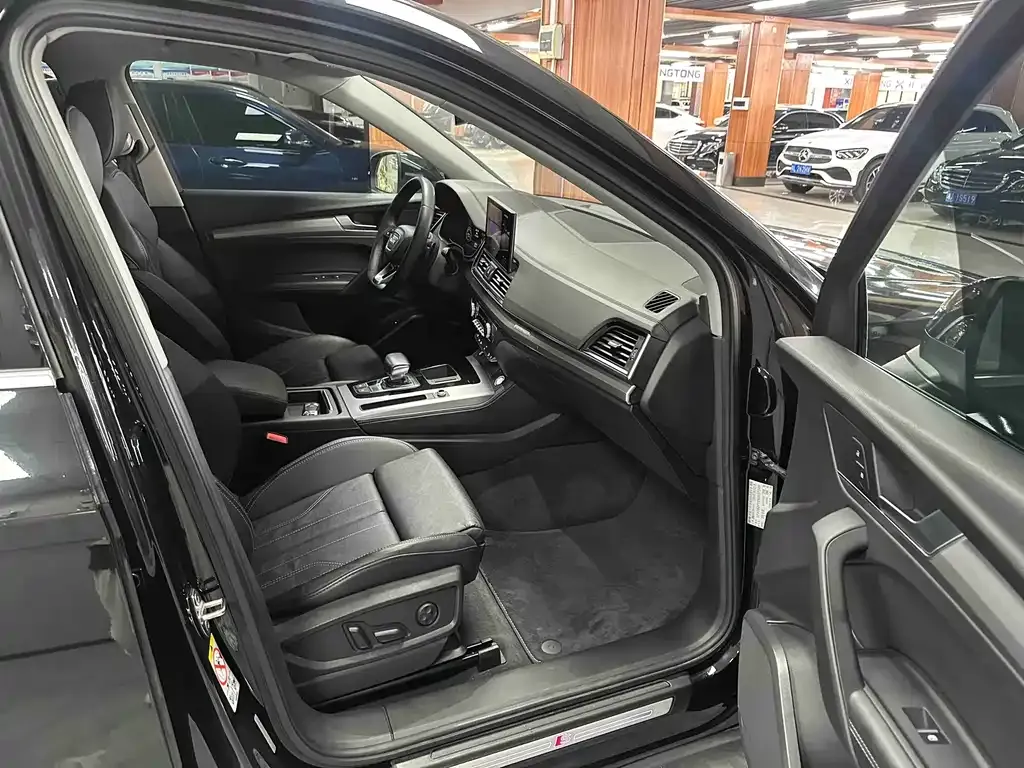 Audi Q5L 2022 из CN, фото 6