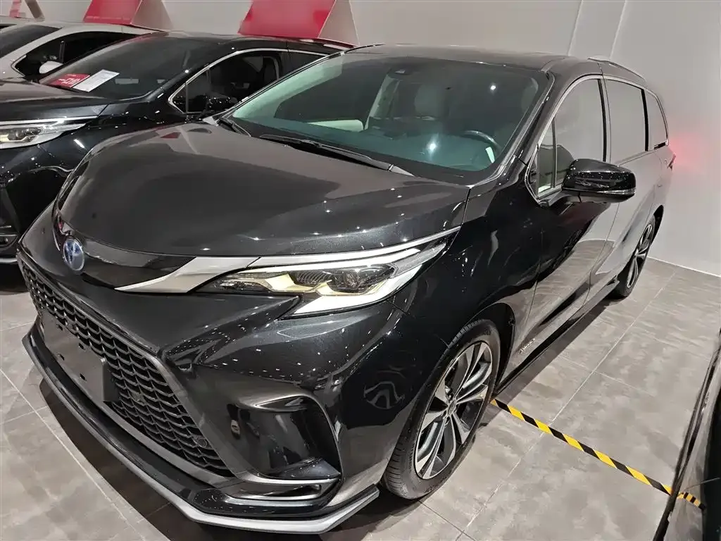 Toyota Granvia 2023 из CN, фото 1