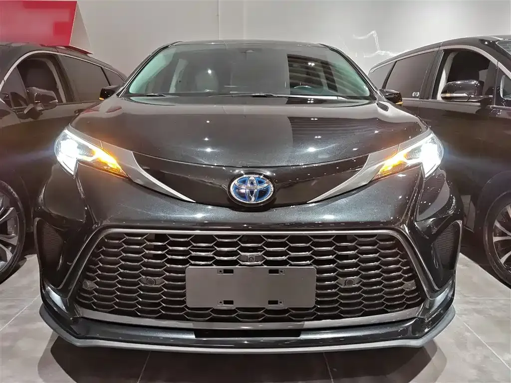 Toyota Granvia 2023 из CN, фото 3
