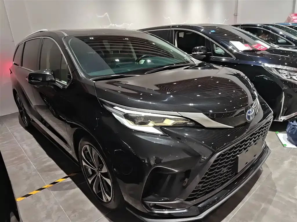 Toyota Granvia 2023 из CN, фото 4