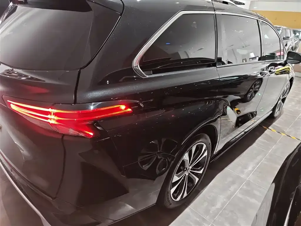 Toyota Granvia 2023 из CN, фото 7