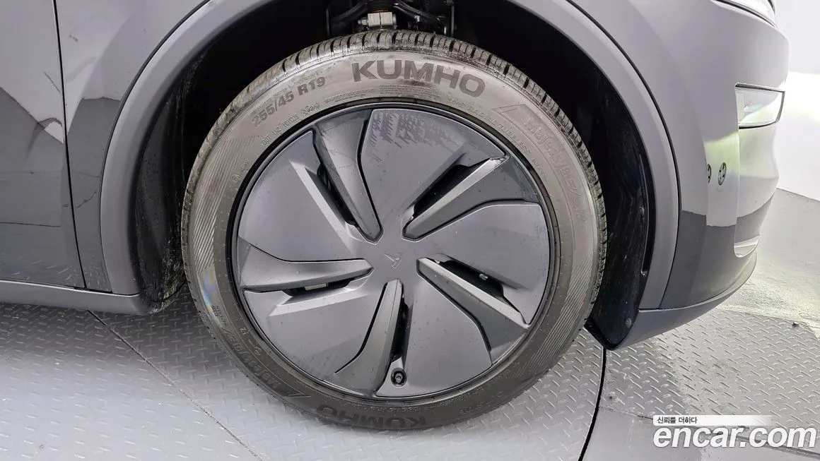 Tesla Model Y 2025 из KR, фото 5
