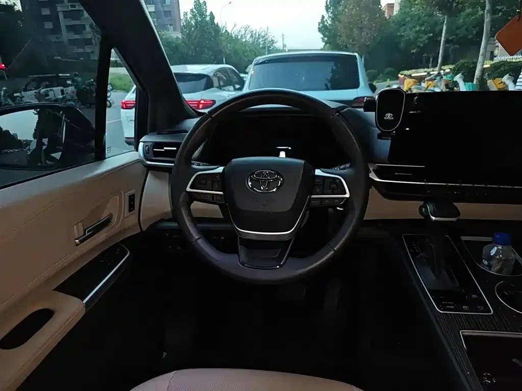 Toyota Granvia 2024 из CN, фото 3