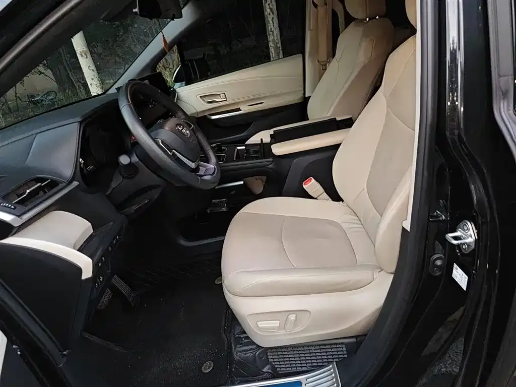 Toyota Granvia 2024 из CN, фото 8