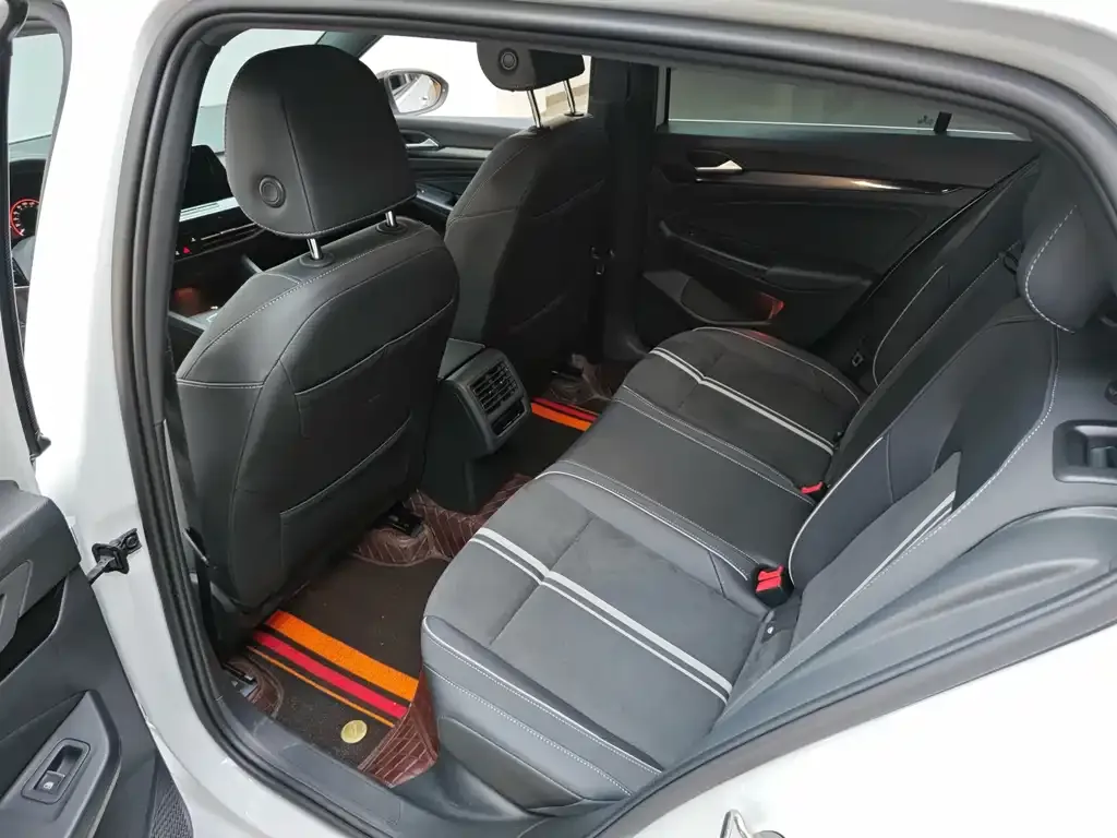 Volkswagen Golf 2022 из CN, фото 9