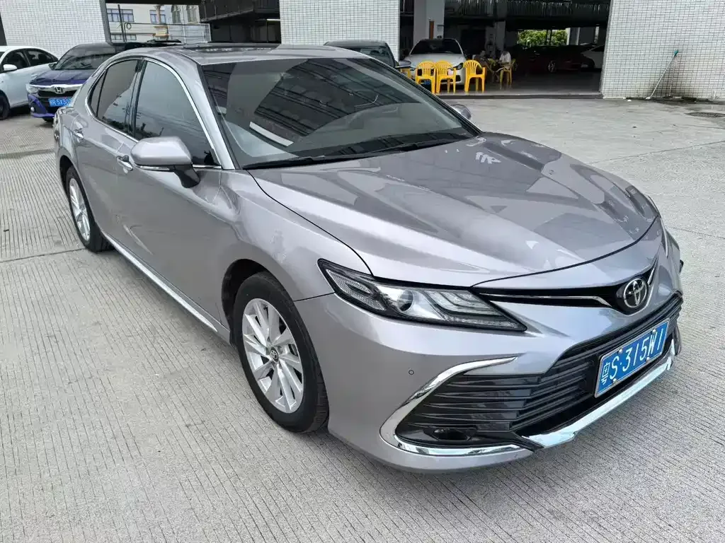 Toyota Camry — фото 3