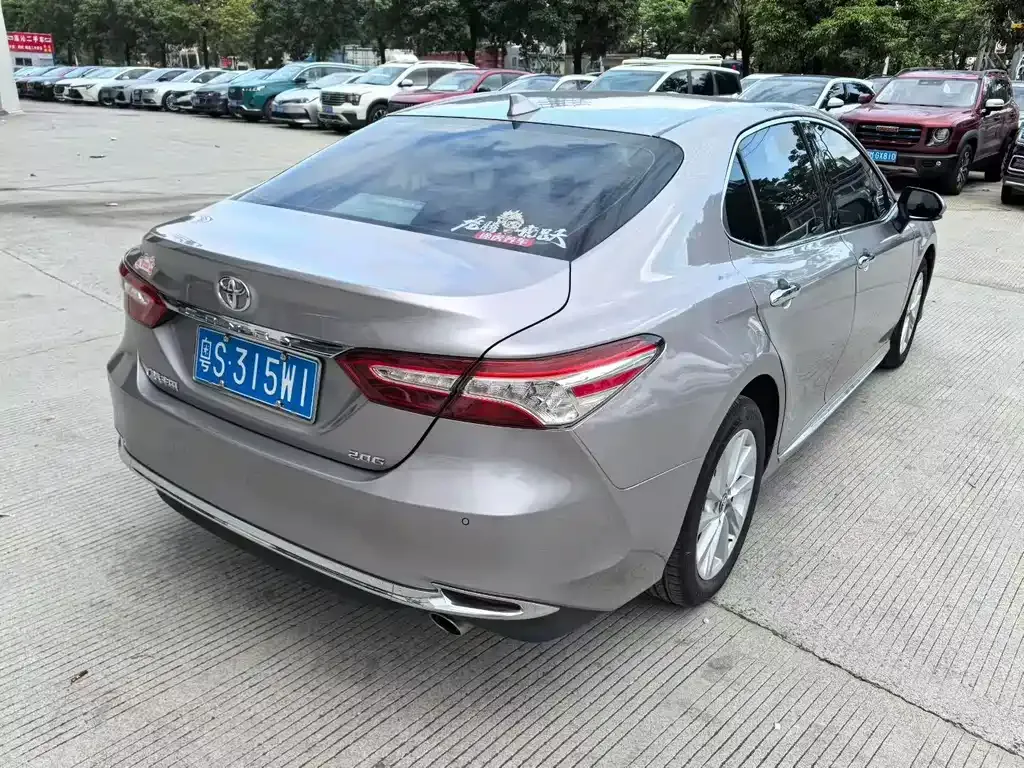 Toyota Camry — фото 4