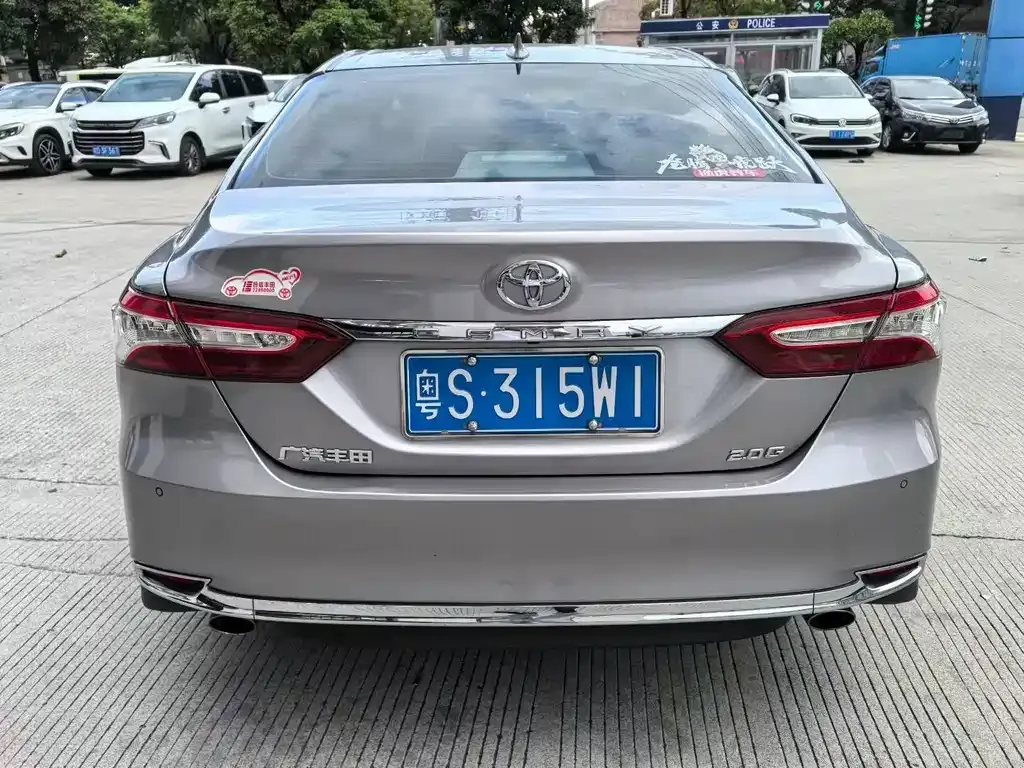 Toyota Camry — фото 5