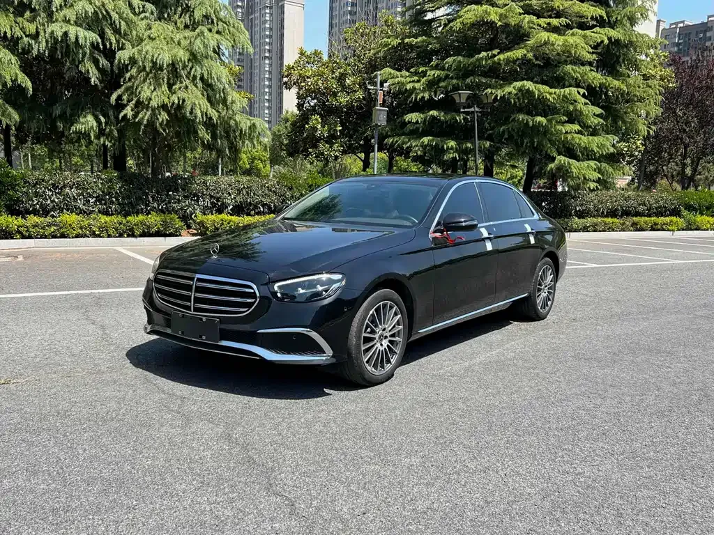 Mercedes-Benz E-Class — фото 1
