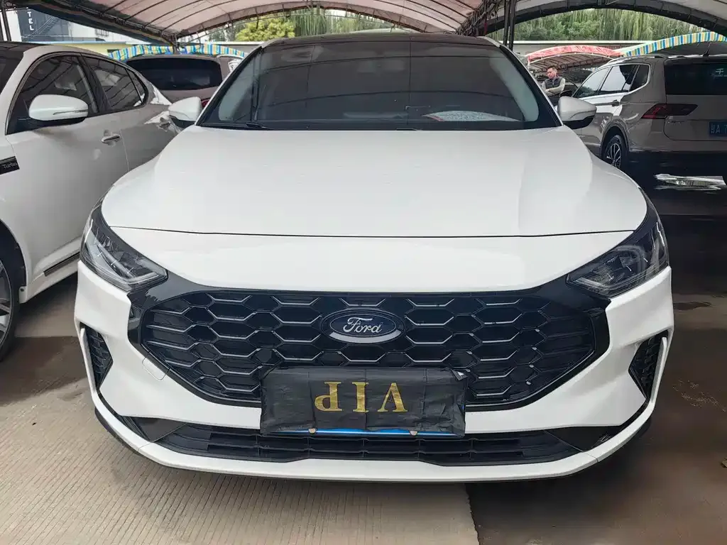Ford Focus 2023 из CN, фото 2