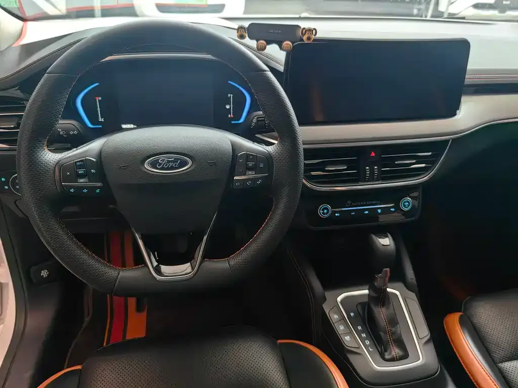 Ford Focus 2023 из CN, фото 5