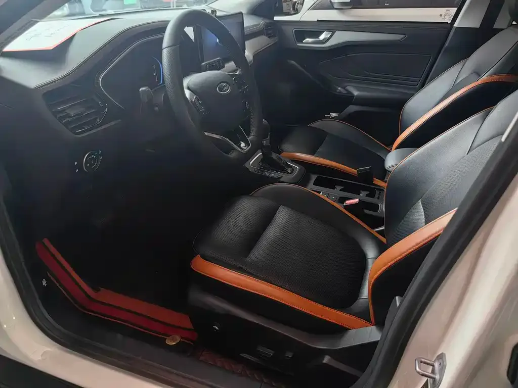 Ford Focus 2023 из CN, фото 6