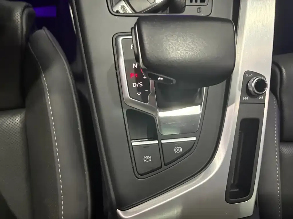 Audi A4L 2021 из CN, фото 10