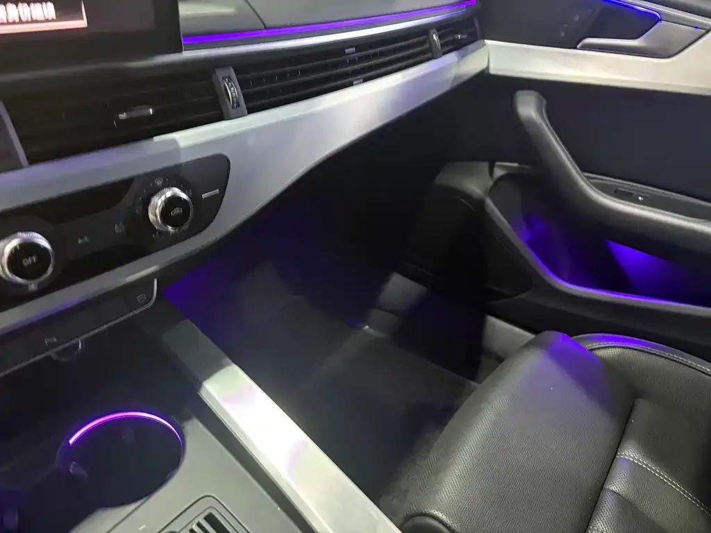 Audi A4L 2021 из CN, фото 8