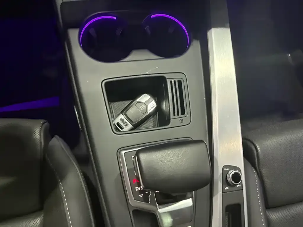 Audi A4L 2021 из CN, фото 9