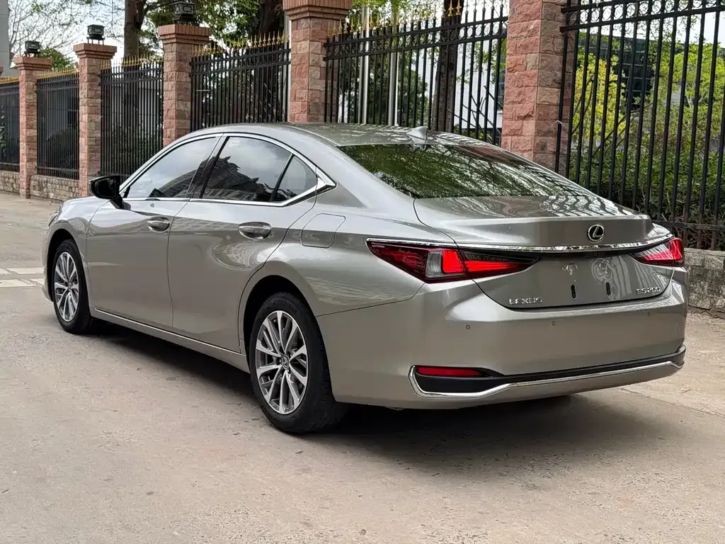 Lexus ES — фото 5