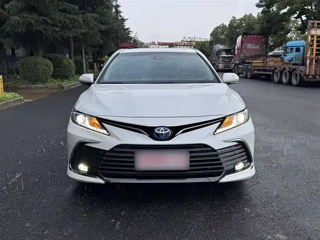 Toyota Camry — фото 10