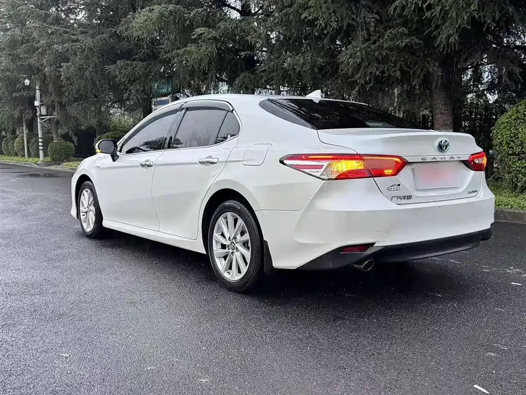 Toyota Camry — фото 7