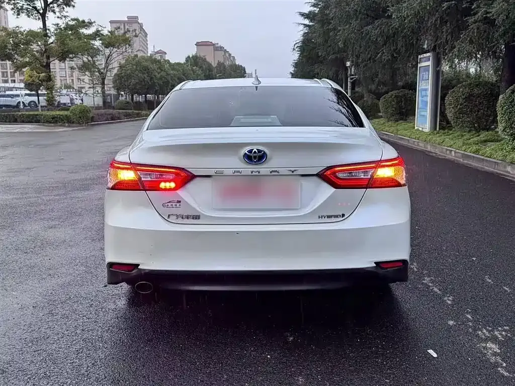Toyota Camry — фото 8
