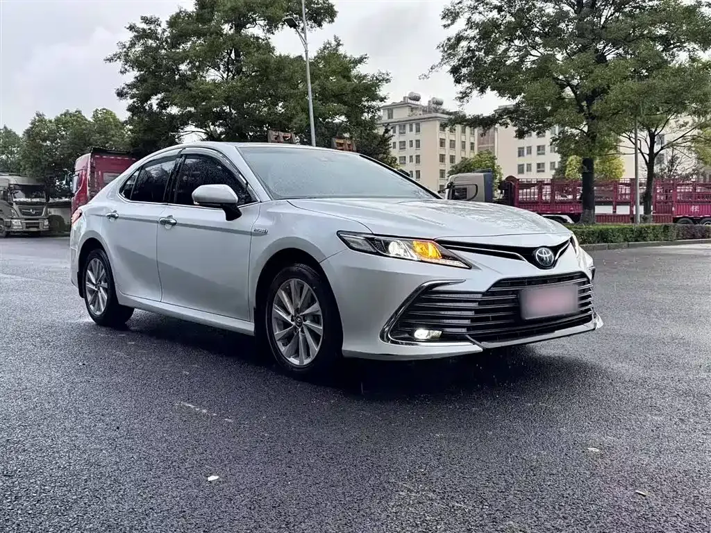 Toyota Camry — фото 9
