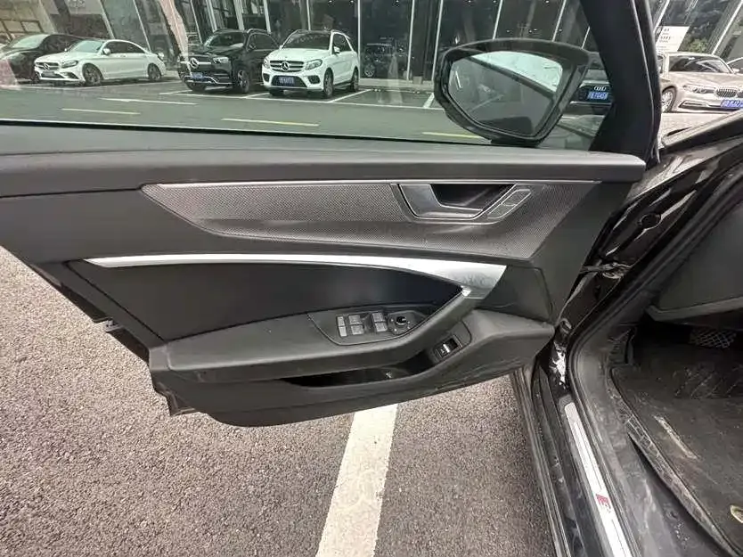 Audi A6L 2023 из CN, фото 6