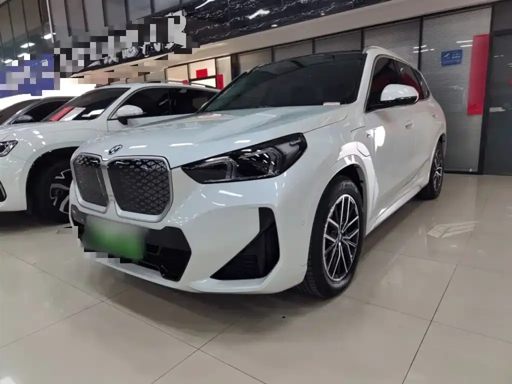 BMW iX1 2025 из CN, фото 2