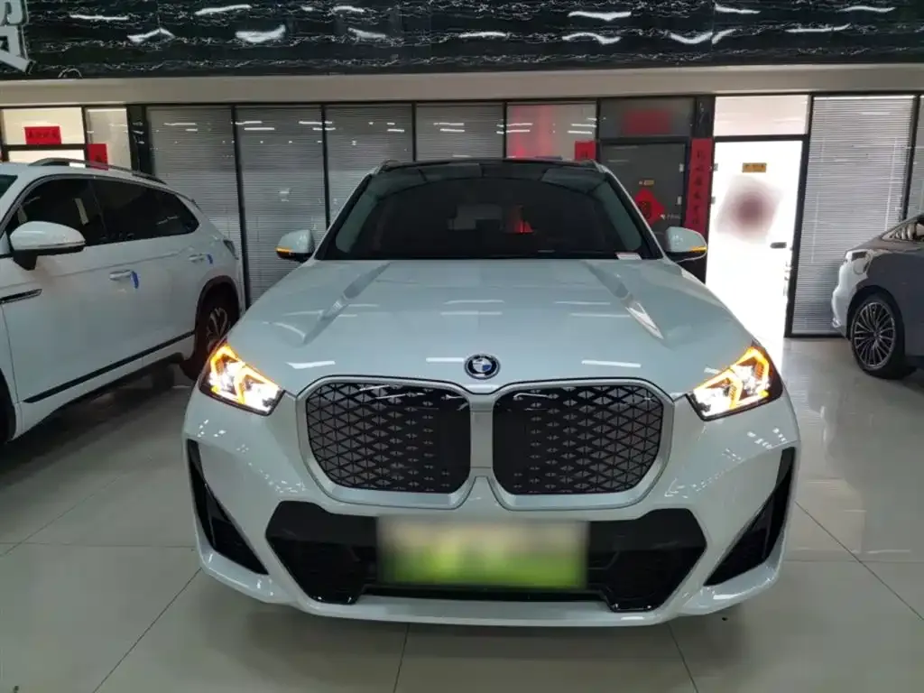 BMW iX1 2025 из CN, фото 3