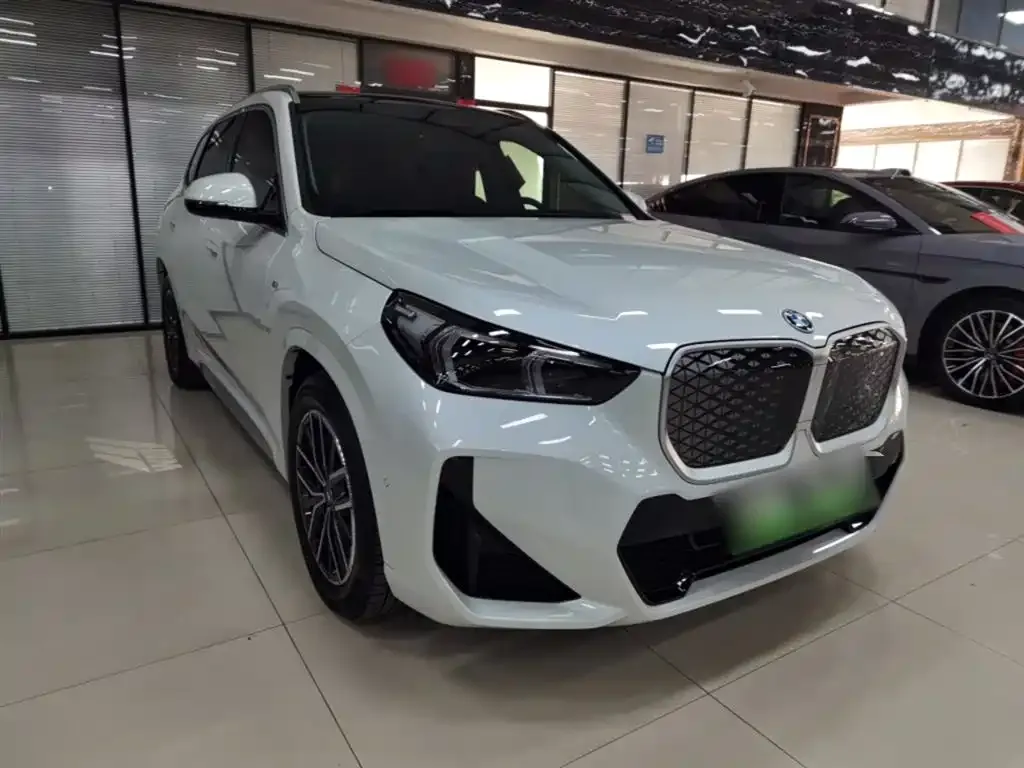 BMW iX1 2025 из CN, фото 4