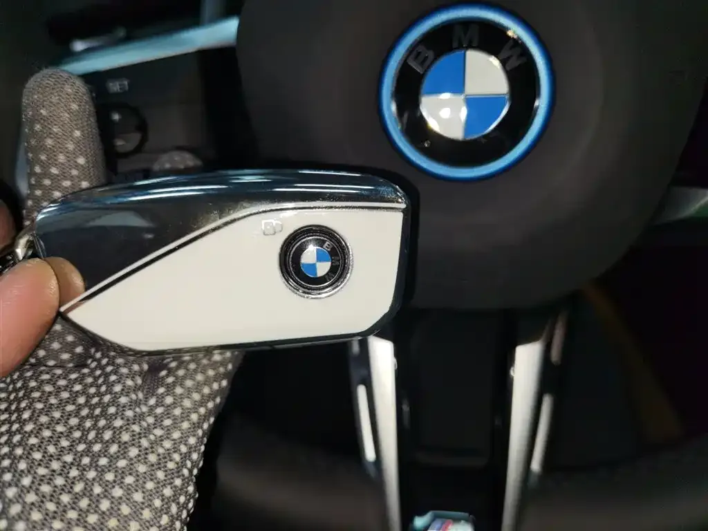 BMW iX1 2025 из CN, фото 9