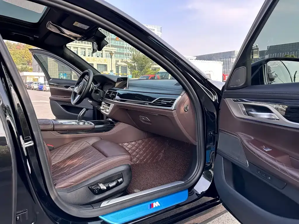 BMW 7 Series 2021 из CN, фото 10