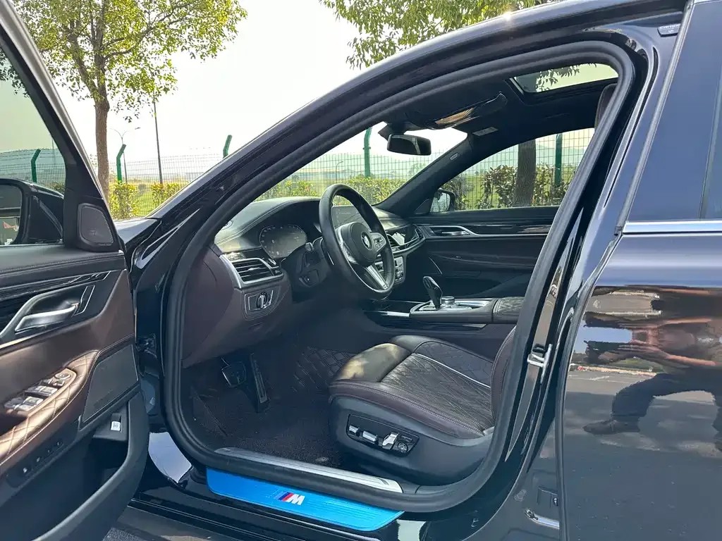 BMW 7 Series 2021 из CN, фото 5