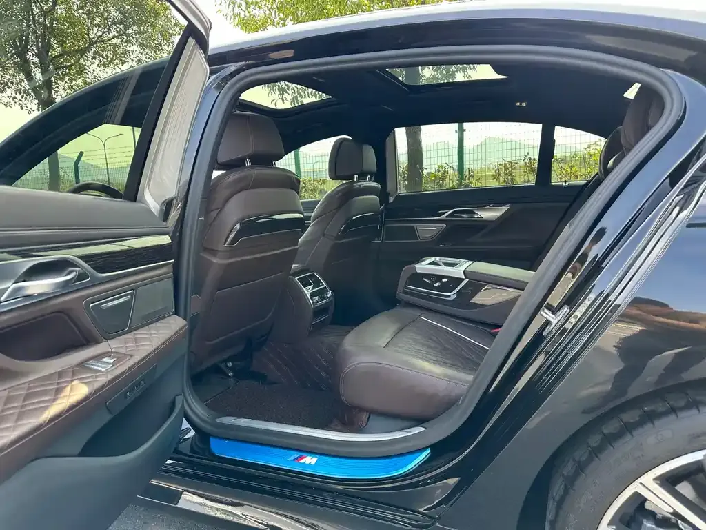 BMW 7 Series 2021 из CN, фото 7