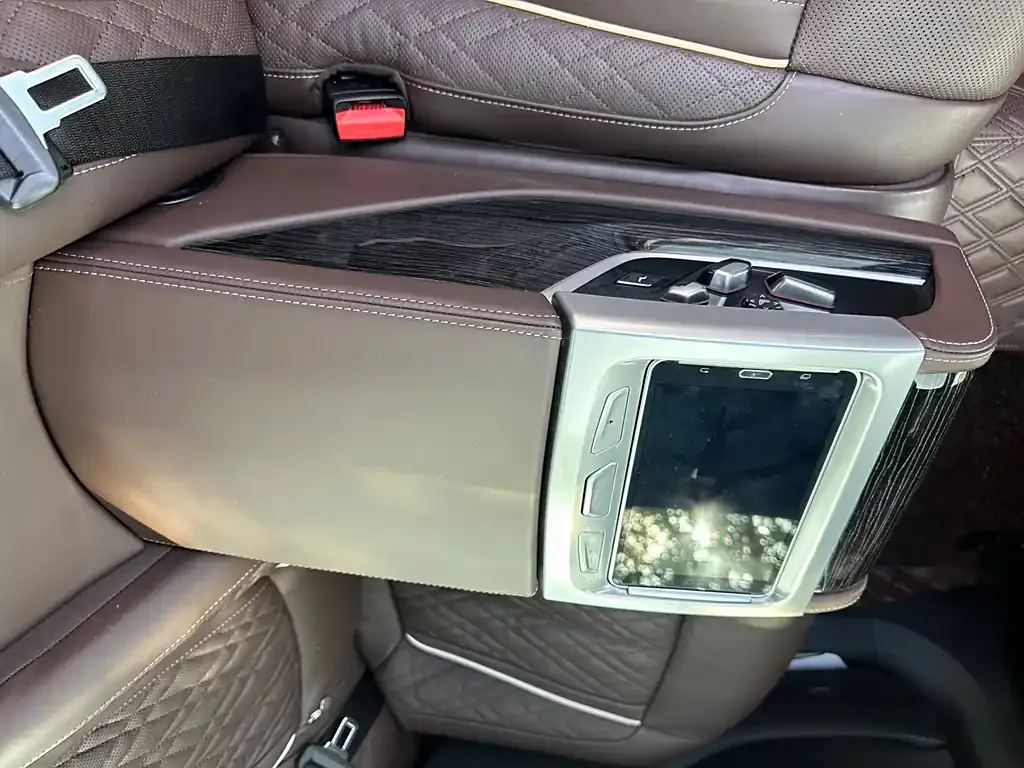 BMW 7 Series 2021 из CN, фото 8