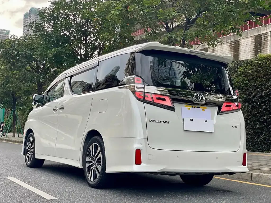 Toyota Vellfire 2023 из CN, фото 4
