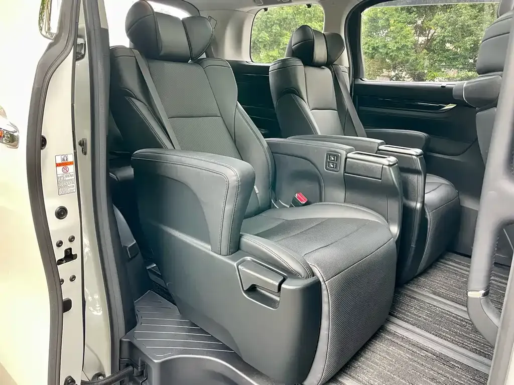 Toyota Vellfire 2023 из CN, фото 8