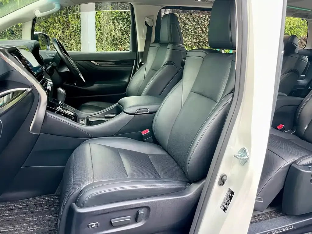 Toyota Vellfire 2023 из CN, фото 9